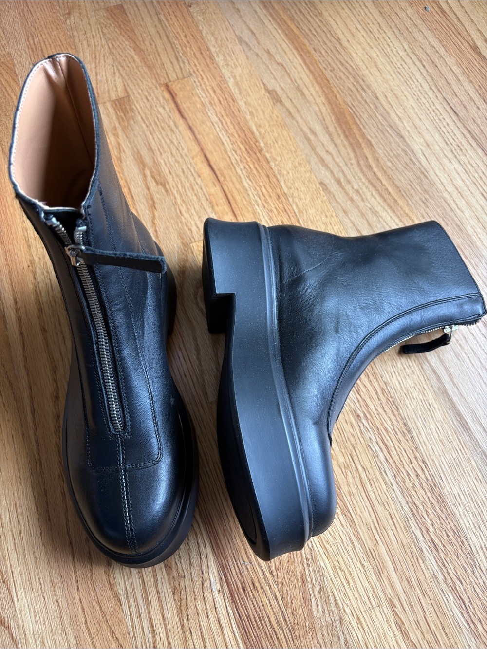Steve Madden size 8 Women's Black Leather Zip Front Platform Ankle Boots NWOT